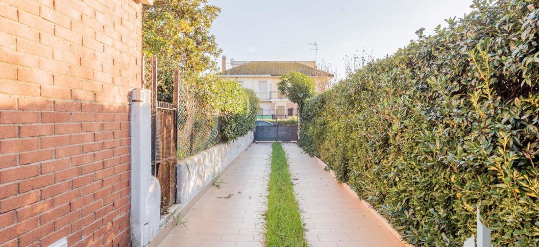 CAMPO DI MARE VILLA TRILIVELLI CON AMPIO GIARDINO
