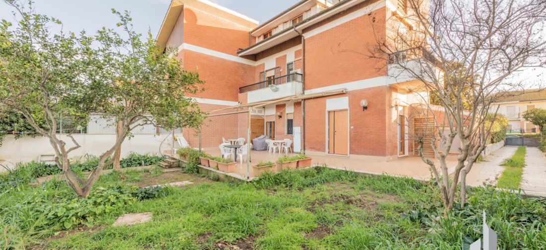 CAMPO DI MARE VILLA TRILIVELLI CON AMPIO GIARDINO