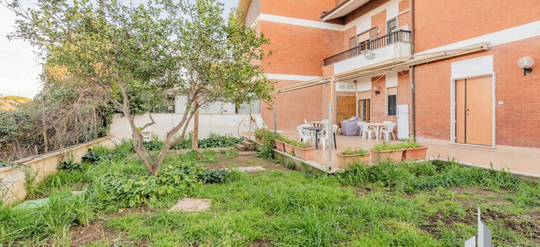 CAMPO DI MARE VILLA TRILIVELLI CON AMPIO GIARDINO
