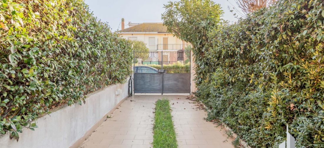 CAMPO DI MARE VILLA TRILIVELLI CON AMPIO GIARDINO