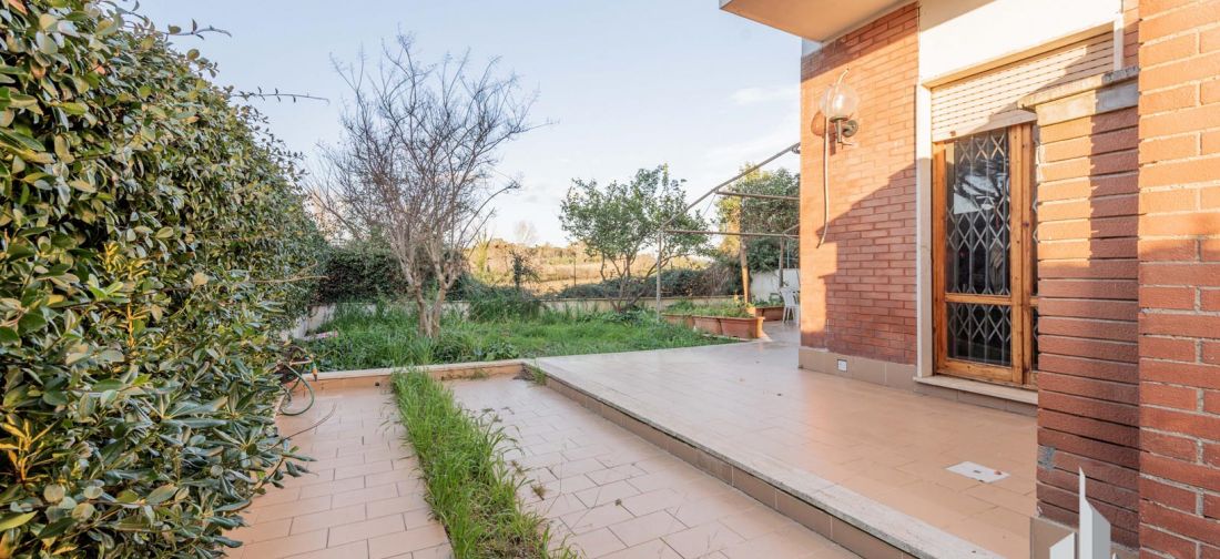 CAMPO DI MARE VILLA TRILIVELLI CON AMPIO GIARDINO