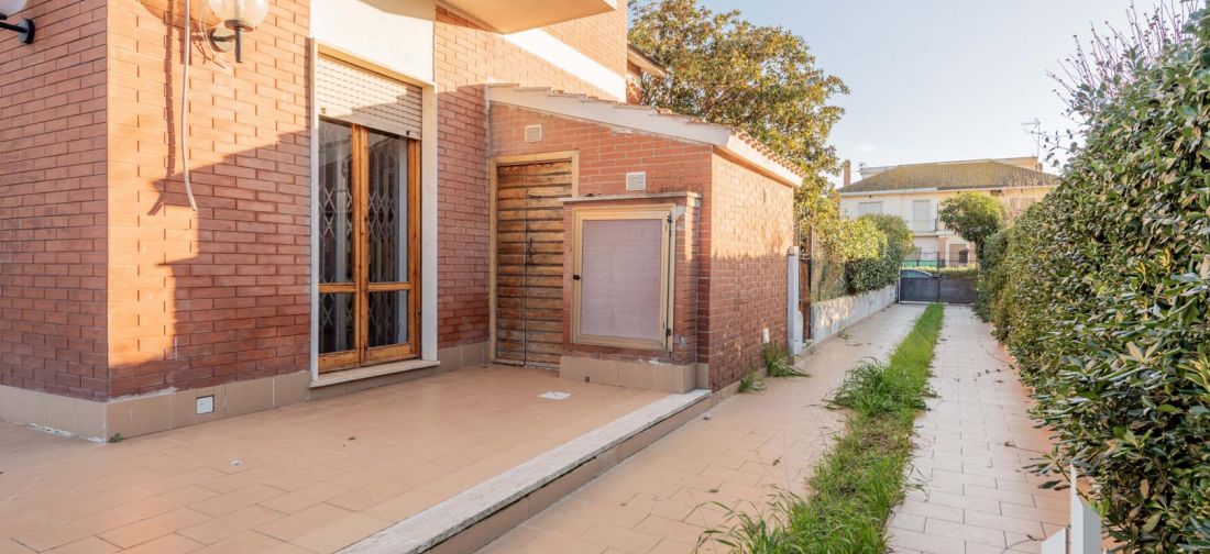CAMPO DI MARE VILLA TRILIVELLI CON AMPIO GIARDINO