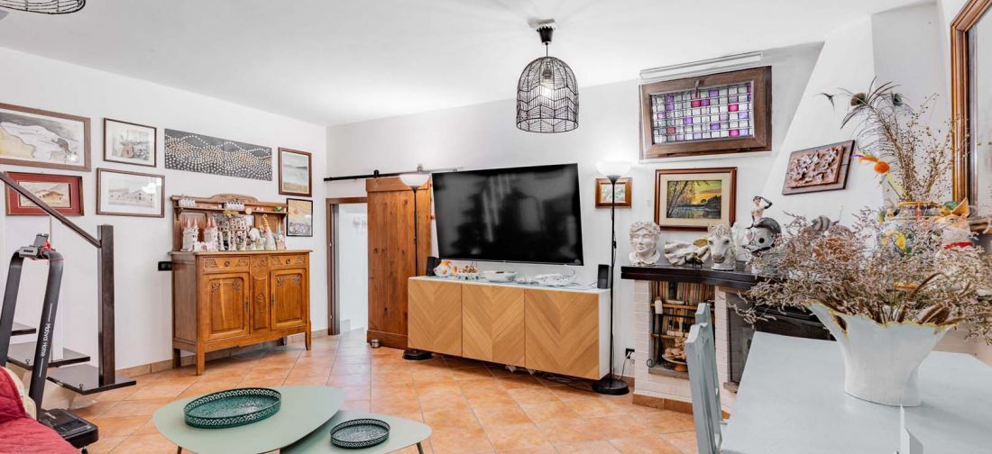 CERVETERI - ZONA TYRSENIA - VILLETTA TRILIVELLI RISTRUTTURATA
