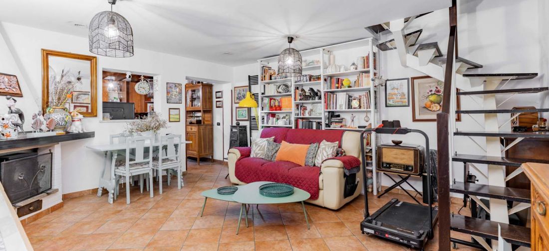 CERVETERI - ZONA TYRSENIA - VILLETTA TRILIVELLI RISTRUTTURATA