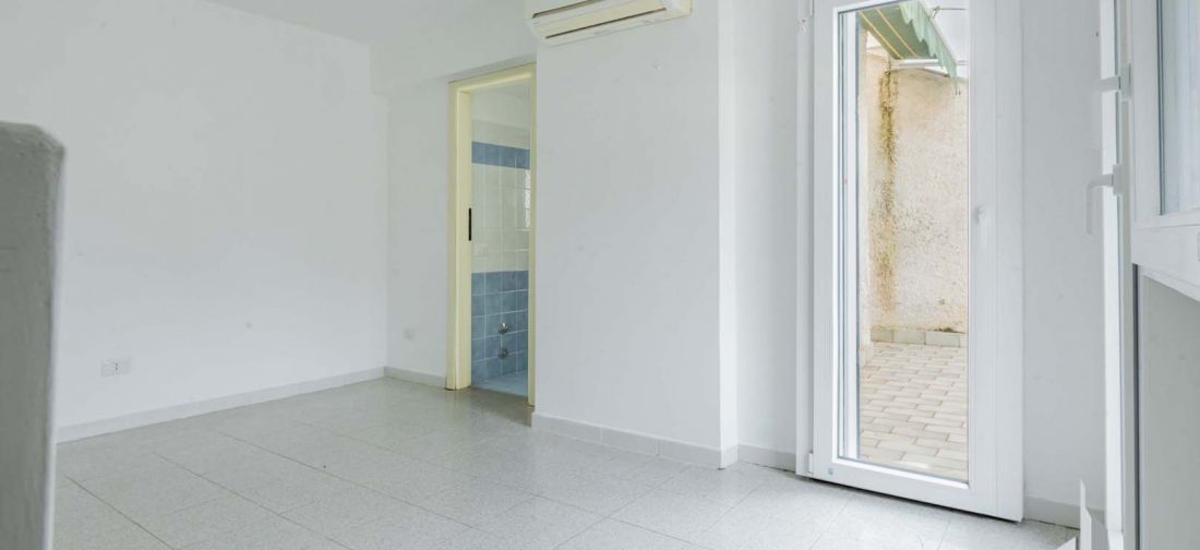CERENOVA APPARTAMENTO BILIVELLI RISTRUTTURATO CON POSTO AUTO E PISCINA