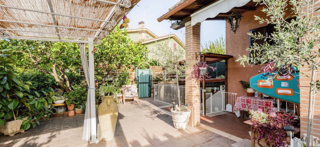 CERVETERI - ZONA TYRSENIA - VILLETTA TRILIVELLI RISTRUTTURATA