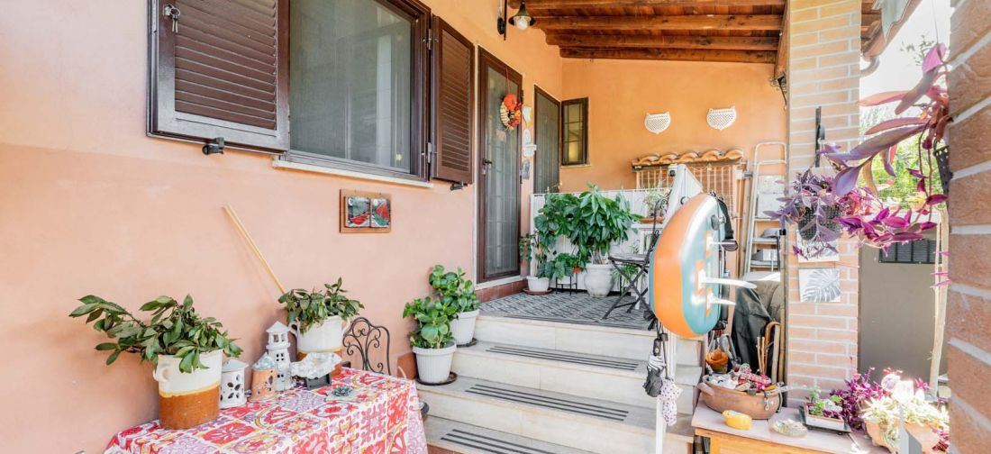 CERVETERI - ZONA TYRSENIA - VILLETTA TRILIVELLI RISTRUTTURATA