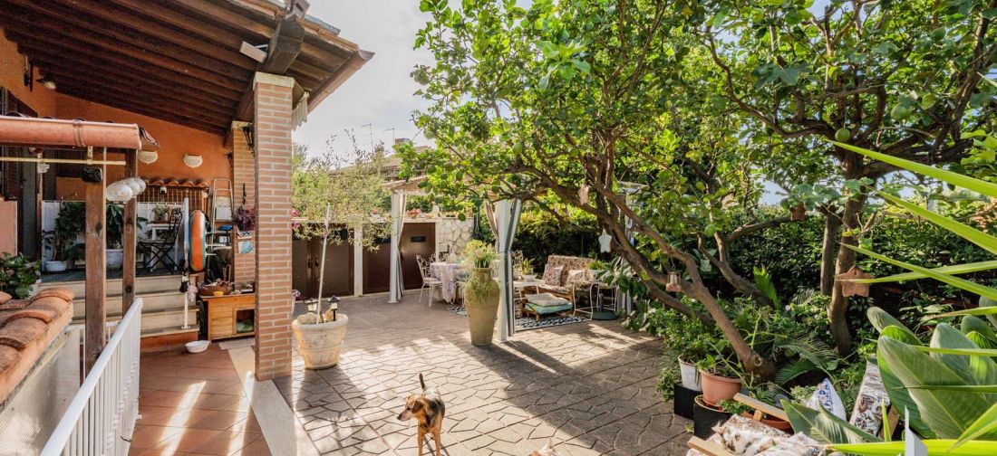 CERVETERI - ZONA TYRSENIA - VILLETTA TRILIVELLI RISTRUTTURATA