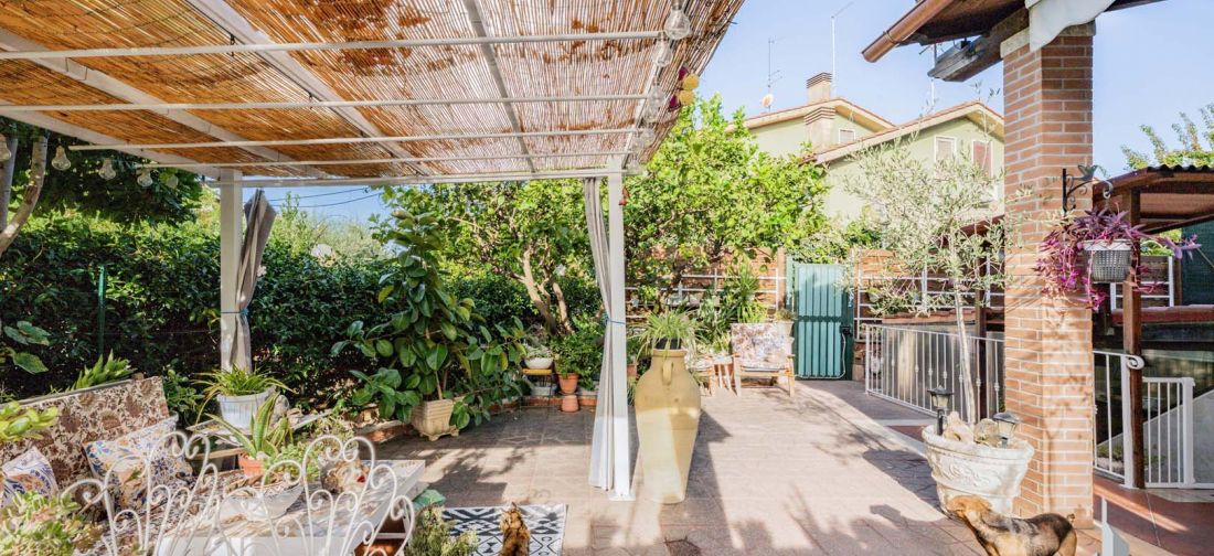 CERVETERI - ZONA TYRSENIA - VILLETTA TRILIVELLI RISTRUTTURATA