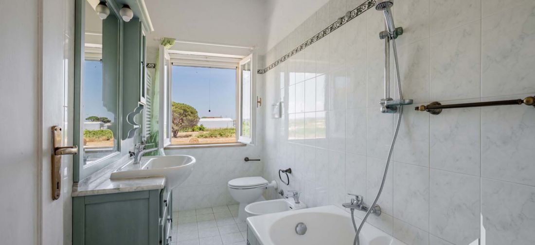 CERVETERI VIA AURELIA 46, EX CASALE ENTE MAREMMA CON TERRENNO 1000 MQ