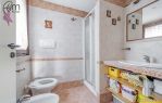 CERENOVA ZONA SCUOLE TRILOCALE BILIVELLI CON DUE BALCONI