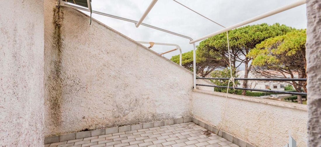 CERENOVA APPARTAMENTO BILIVELLI RISTRUTTURATO CON POSTO AUTO E PISCINA