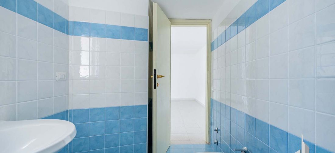 CERENOVA APPARTAMENTO BILIVELLI RISTRUTTURATO CON POSTO AUTO E PISCINA
