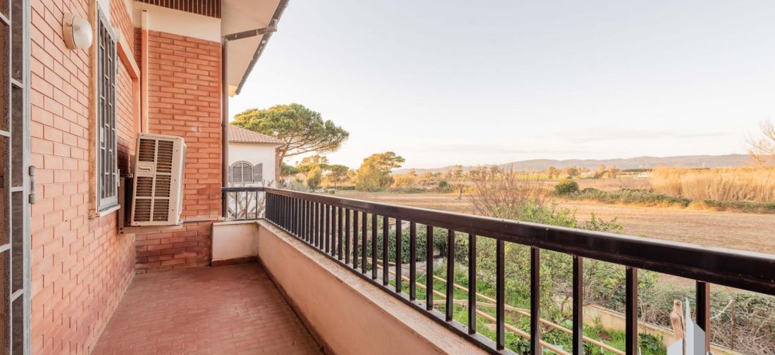 CAMPO DI MARE VILLA TRILIVELLI CON AMPIO GIARDINO