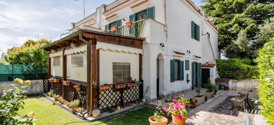 CERENOVA ZONA CHIESA VILLA BILIVELLI RISTRUTTURATA CON AMPIO GIARDINO