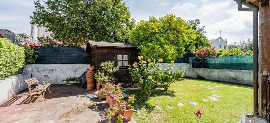 CERENOVA ZONA CHIESA VILLA BILIVELLI RISTRUTTURATA CON AMPIO GIARDINO