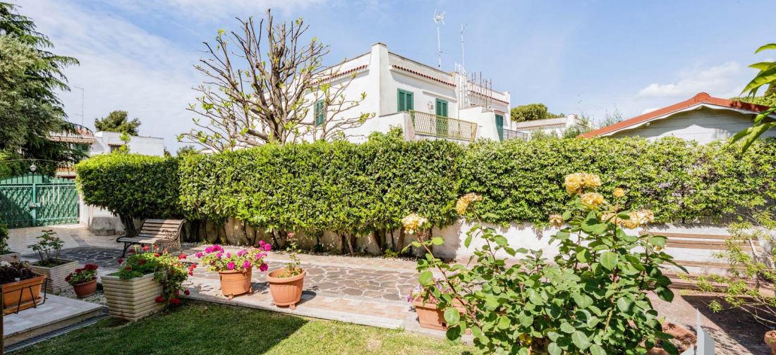 CERENOVA ZONA CHIESA VILLA BILIVELLI RISTRUTTURATA CON AMPIO GIARDINO