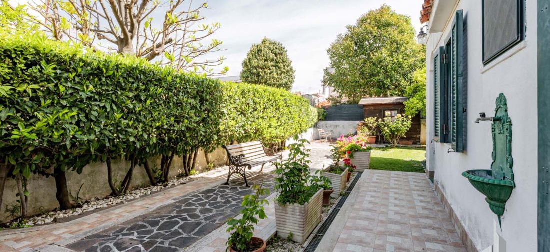 CERENOVA ZONA CHIESA VILLA BILIVELLI RISTRUTTURATA CON AMPIO GIARDINO