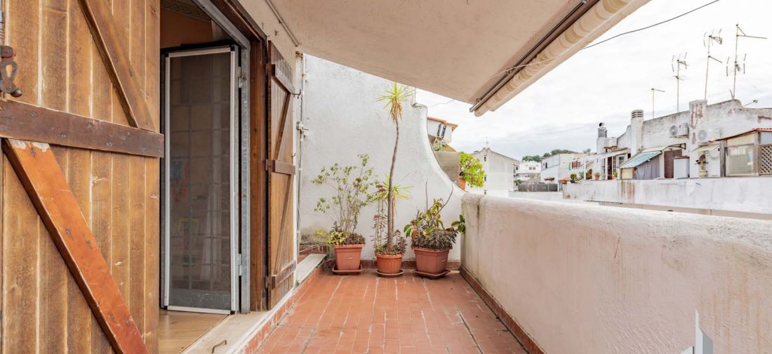 CERENOVA ZONA SCUOLE TRILOCALE BILIVELLI CON DUE BALCONI