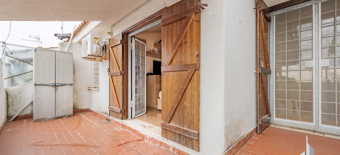 CERENOVA ZONA SCUOLE TRILOCALE BILIVELLI CON DUE BALCONI