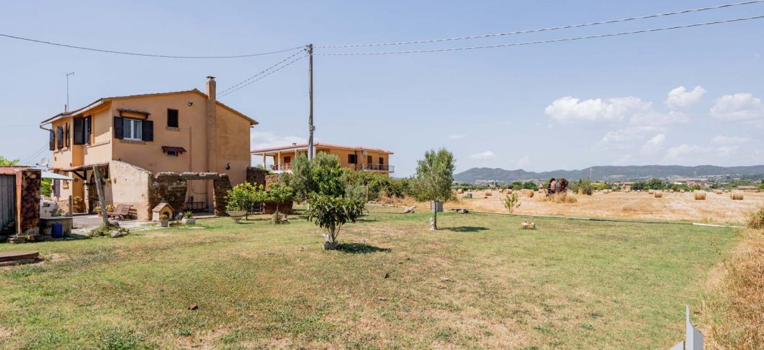CERVETERI VIA AURELIA 46, EX CASALE ENTE MAREMMA CON TERRENNO 1000 MQ