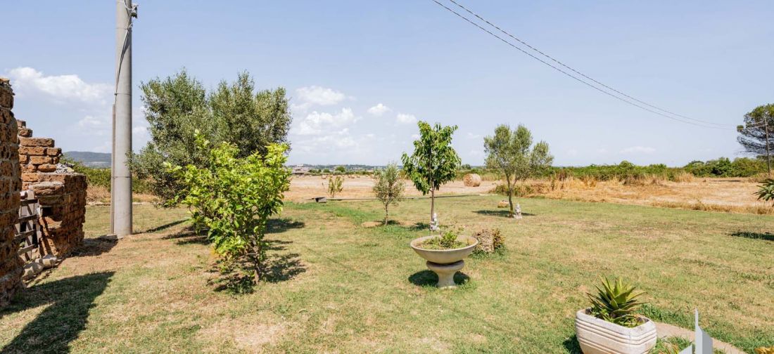CERVETERI VIA AURELIA 46, EX CASALE ENTE MAREMMA CON TERRENNO 1000 MQ