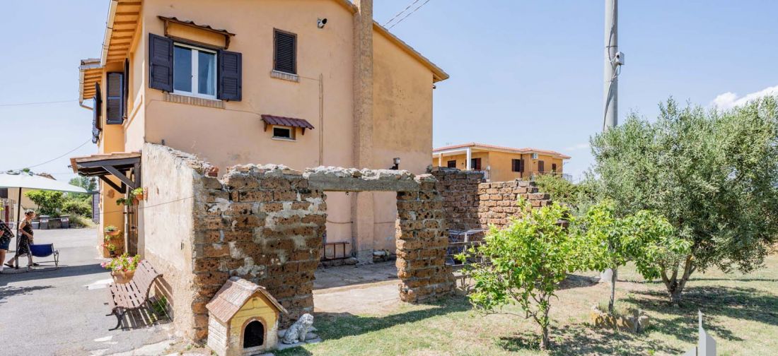 CERVETERI VIA AURELIA 46, EX CASALE ENTE MAREMMA CON TERRENNO 1000 MQ