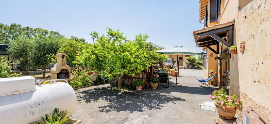 CERVETERI VIA AURELIA 46, EX CASALE ENTE MAREMMA CON TERRENNO 1000 MQ