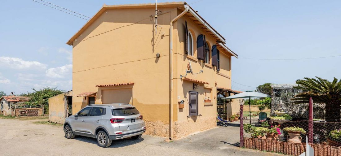 CERVETERI VIA AURELIA 46, EX CASALE ENTE MAREMMA CON TERRENNO 1000 MQ