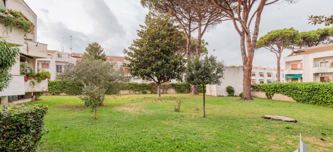 CERENOVA APPARTAMENTO BILIVELLI RISTRUTTURATO CON POSTO AUTO E PISCINA