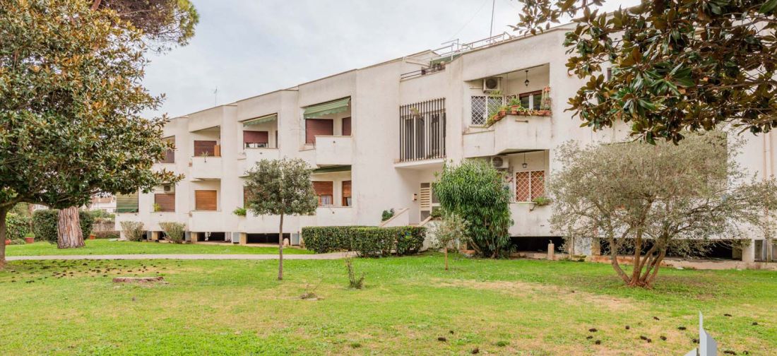 CERENOVA APPARTAMENTO BILIVELLI RISTRUTTURATO CON POSTO AUTO E PISCINA