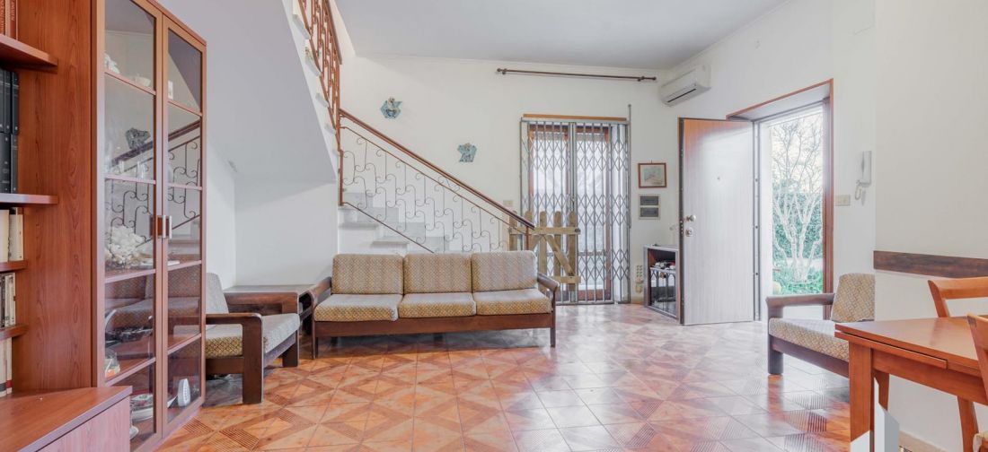CAMPO DI MARE VILLA TRILIVELLI CON AMPIO GIARDINO