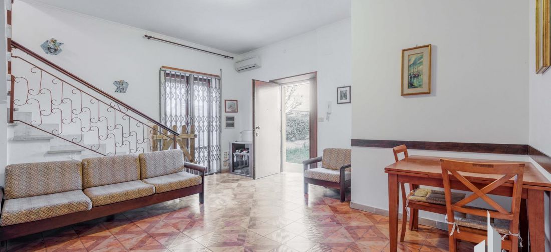 CAMPO DI MARE VILLA TRILIVELLI CON AMPIO GIARDINO