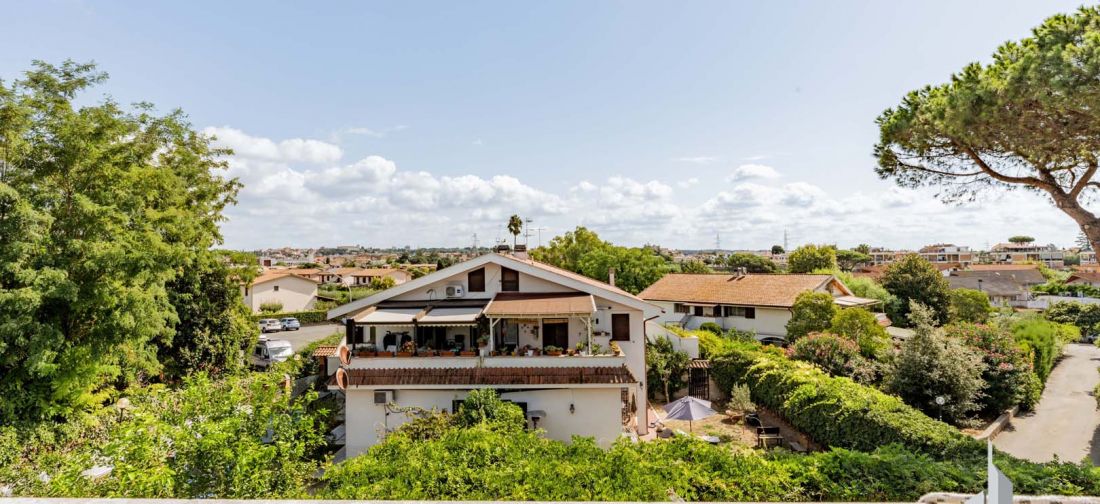 CERVETERI - ZONA TYRSENIA - BILOCALE SOPPALCATO CON AMPIO TERRAZZO