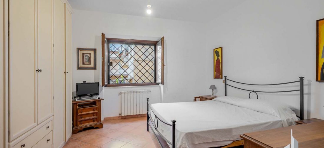 CERVETERI - VIA DEI VILLINI - BILOCALE PIANO TERRA CON POSTO AUTO E CANTINA - ACCESSO INDIPENDENTE