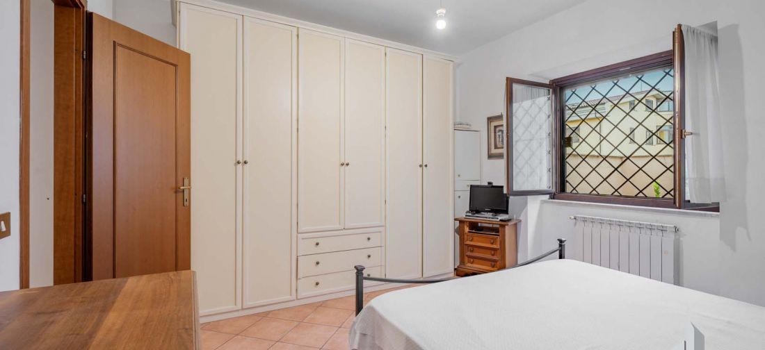CERVETERI - VIA DEI VILLINI - BILOCALE PIANO TERRA CON POSTO AUTO E CANTINA - ACCESSO INDIPENDENTE