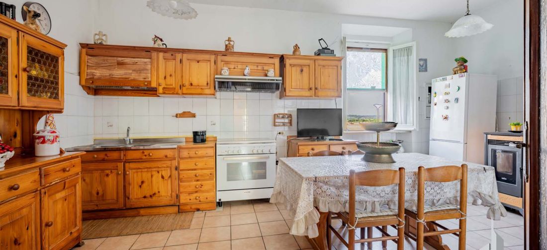 CERVETERI VIA AURELIA 46, EX CASALE ENTE MAREMMA CON TERRENNO 1000 MQ
