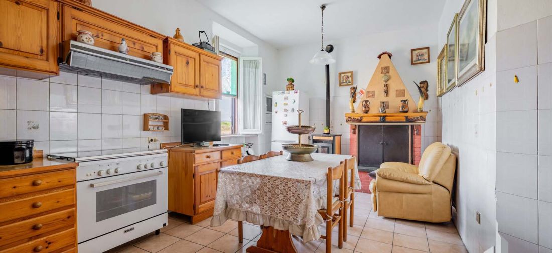 CERVETERI VIA AURELIA 46, EX CASALE ENTE MAREMMA CON TERRENNO 1000 MQ