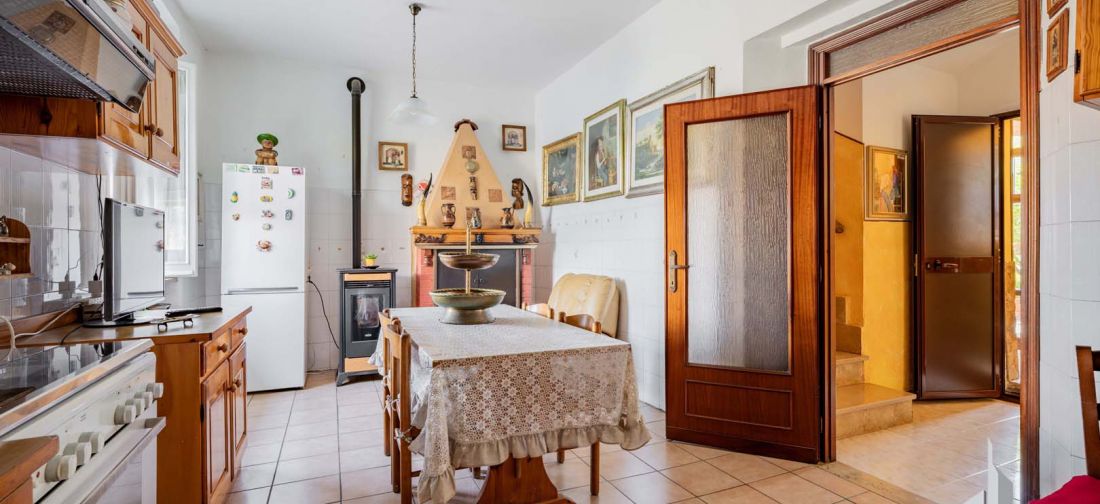 CERVETERI VIA AURELIA 46, EX CASALE ENTE MAREMMA CON TERRENNO 1000 MQ