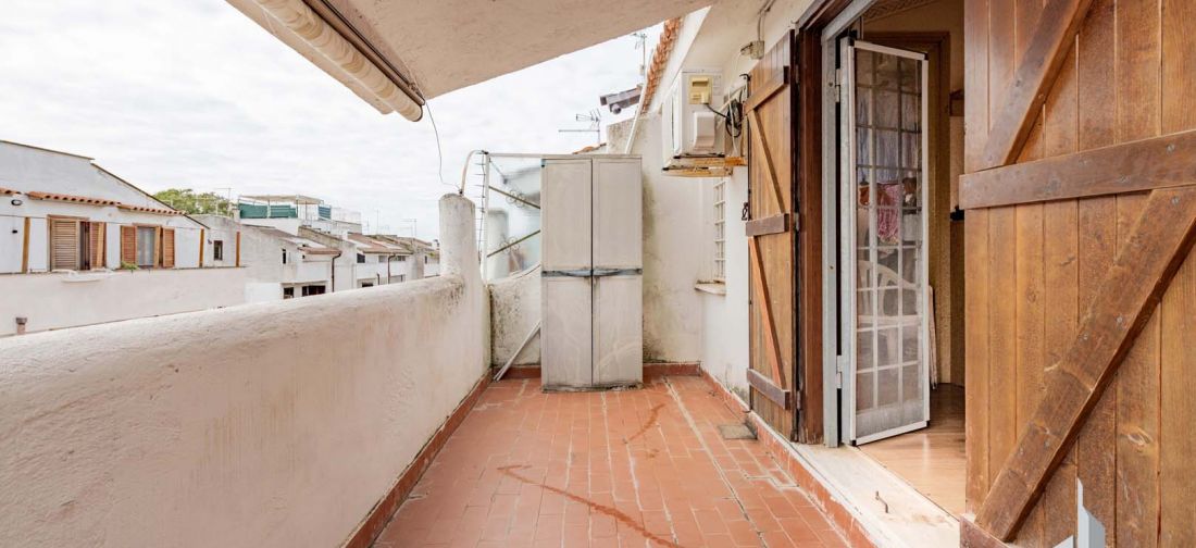 CERENOVA ZONA SCUOLE TRILOCALE BILIVELLI CON DUE BALCONI