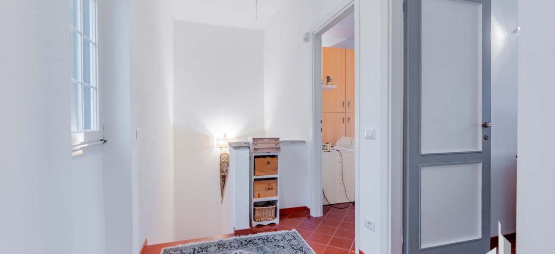 CERENOVA PRESTIGIOSA VILLA CON GIARDINO ANGOLARE