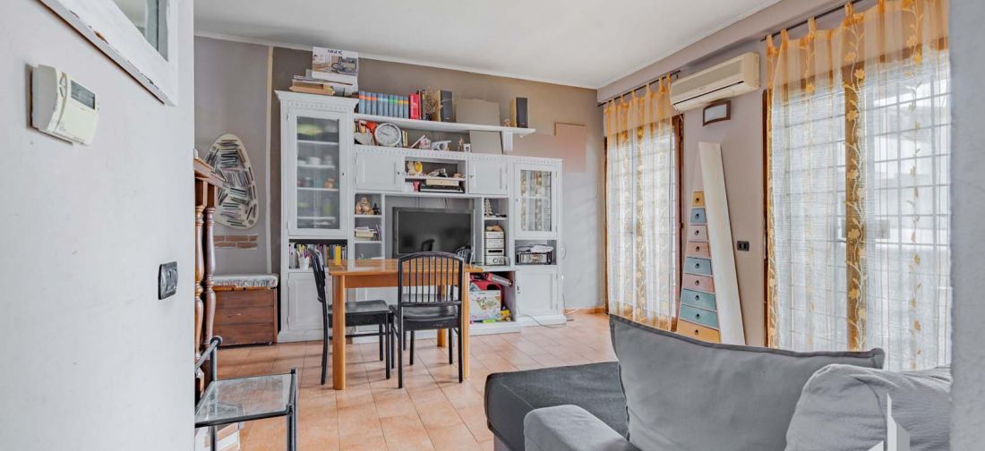 CERENOVA ZONA SCUOLE TRILOCALE BILIVELLI CON DUE BALCONI