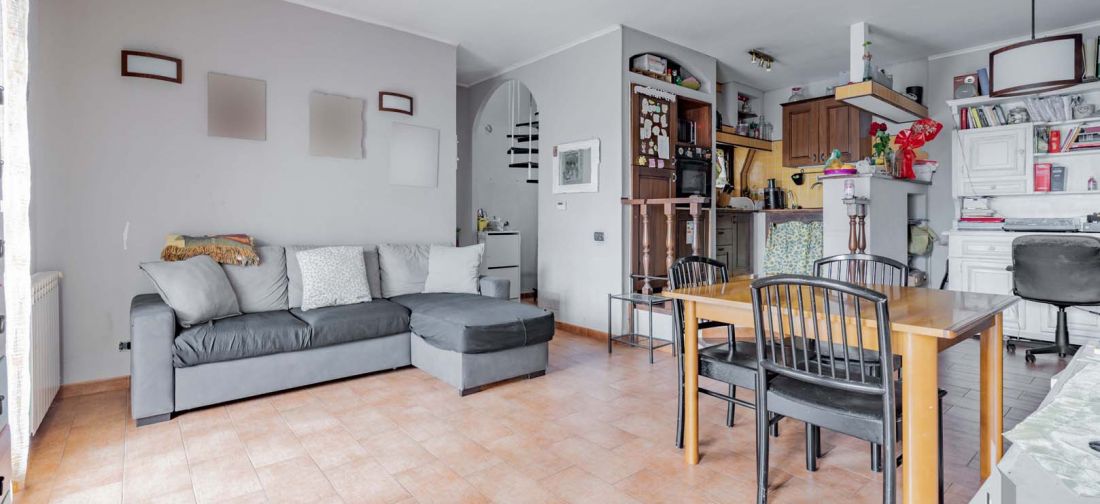 CERENOVA ZONA SCUOLE TRILOCALE BILIVELLI CON DUE BALCONI