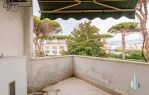 CERENOVA APPARTAMENTO BILIVELLI RISTRUTTURATO CON POSTO AUTO E PISCINA