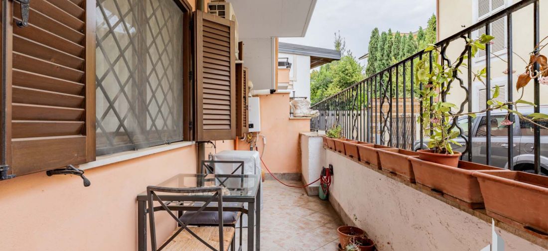 CERVETERI - VIA DEI VILLINI - BILOCALE PIANO TERRA CON POSTO AUTO E CANTINA - ACCESSO INDIPENDENTE