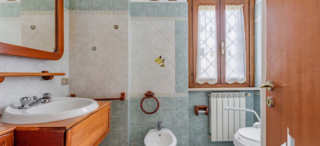 CERENOVA ZONA CHIESA VILLA BILIVELLI RISTRUTTURATA CON AMPIO GIARDINO