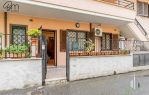 CERVETERI - VIA DEI VILLINI - BILOCALE PIANO TERRA CON POSTO AUTO E CANTINA - ACCESSO INDIPENDENTE