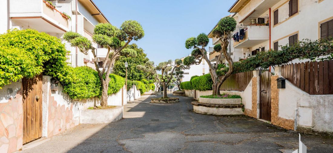 CERENOVA CENTRALISSIMO BILOCALE RISTRUTTURATO CON POSTO AUTO E PISCINA