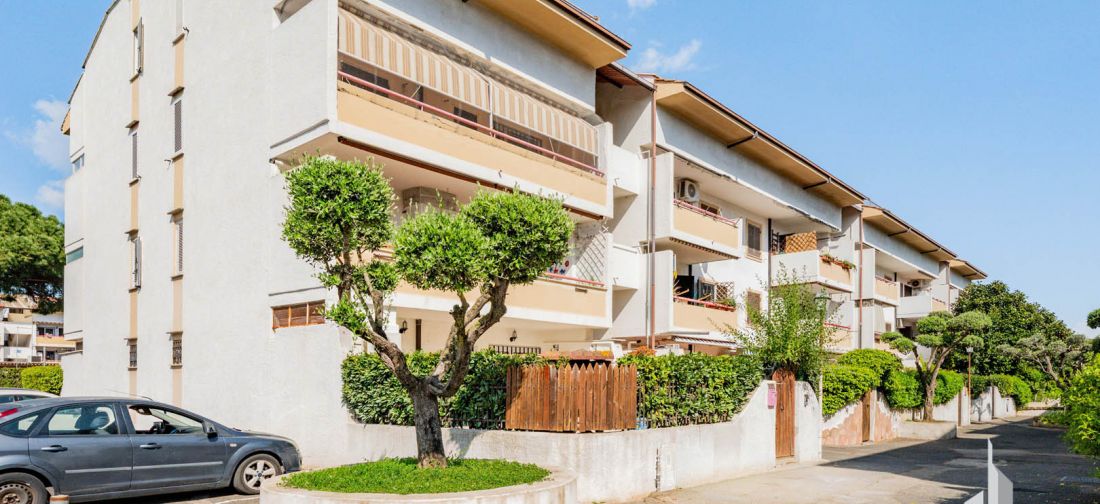 CERENOVA CENTRALISSIMO BILOCALE RISTRUTTURATO CON POSTO AUTO E PISCINA