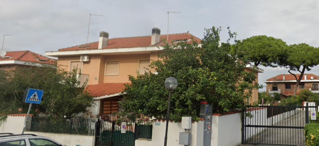 VILLA TRILIVELLI IN COMPRENSORIO SIGNORILE PRIVATO
